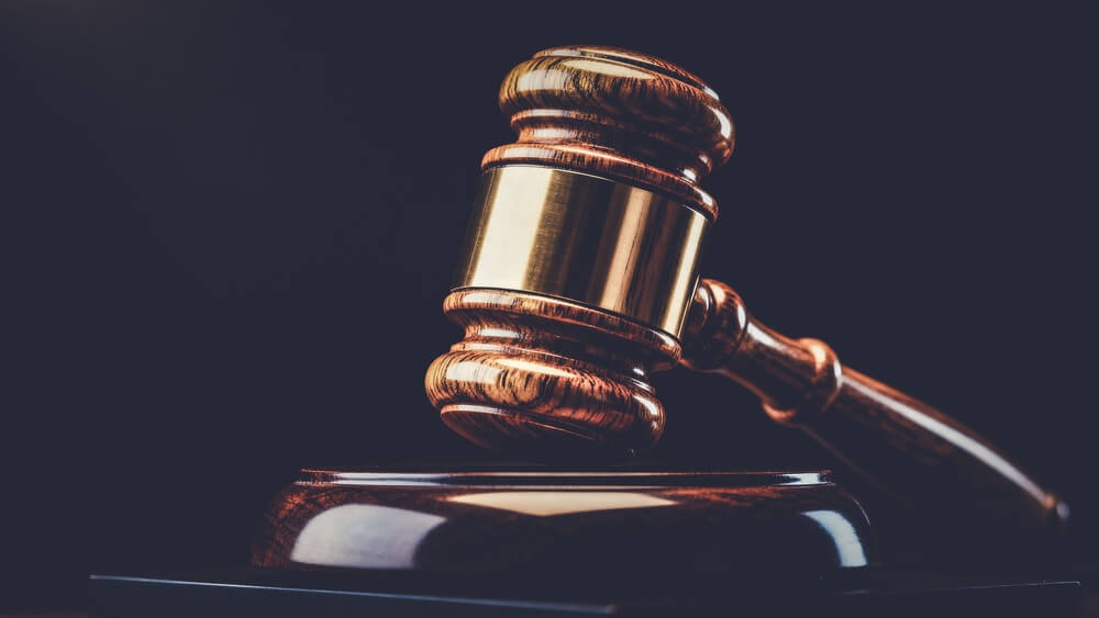 Jaką rolę pełni komornik w ochronie praw wierzyciela?