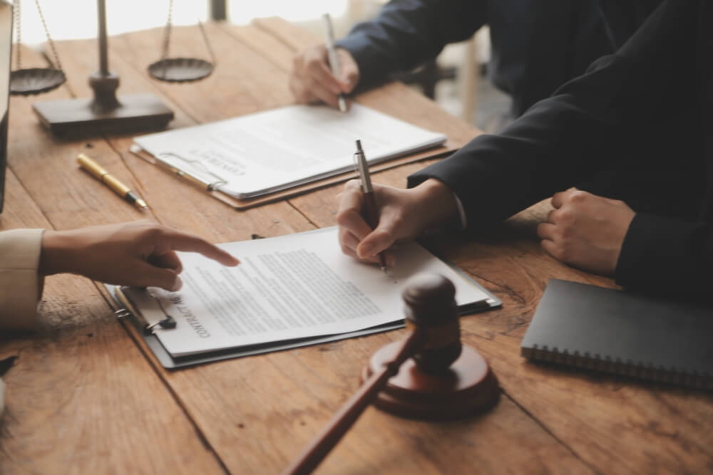 Jak wygląda współpraca komornika z pełnomocnikami procesowymi?