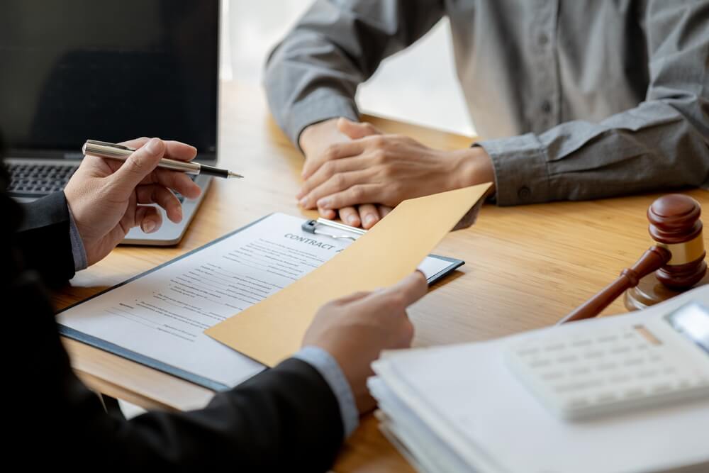 Jakie są zasady jawności postępowania komorniczego?